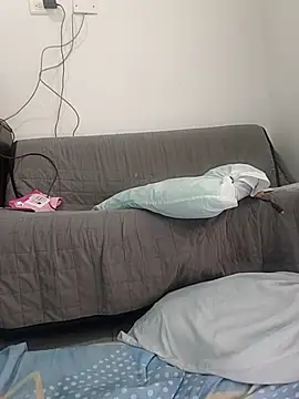 Snapshot of estrella_tasty chatting on 04.16.26 estrella tasty online show from 04.16.26