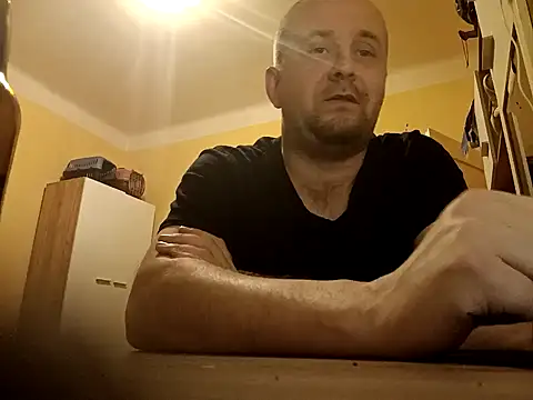 Snapshot of MrWhitePL chatting on 12.27.24 MrWhitePL online show from 12.27.24