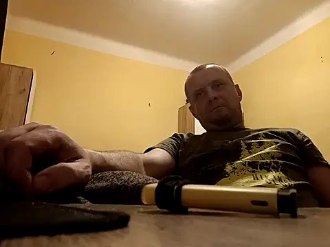 Snapshot of MrWhitePL chatting on 01.02.25 MrWhitePL online show from 01.02.25