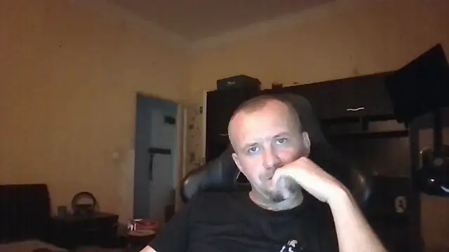 Snapshot of MrWhitePL chatting on 07.31.26 MrWhitePL online show from 07.31.26