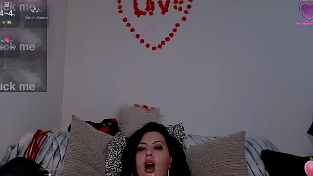 UrNaughtyGfMilf online show from 03.16.25