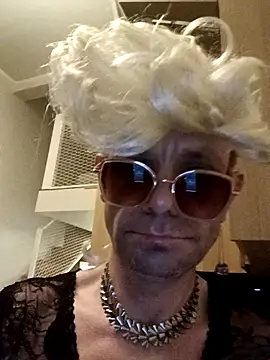 Snapshot of Pauline41 chatting on 10.28.25 Pauline41 online show from 10.28.25