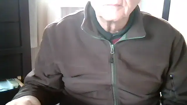 Snapshot of johnjohn622662 chatting on 12.20.25 johnjohn622662 online show from 12.20.25