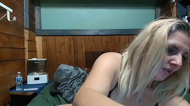 Snapshot of lisaxlovexxx chatting on 05.03.26 lisaxlovexxx online show from 05.03.26