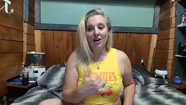 Snapshot of lisaxlovexxx chatting on 05.27.26 lisaxlovexxx online show from 05.27.26