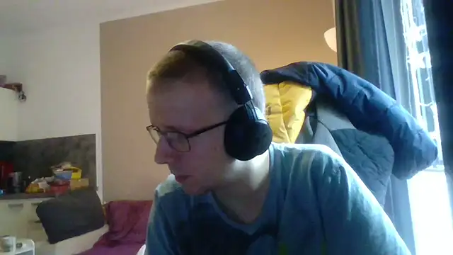 Snapshot of David250692 chatting on 10.15.25 David250692 online show from 10.15.25