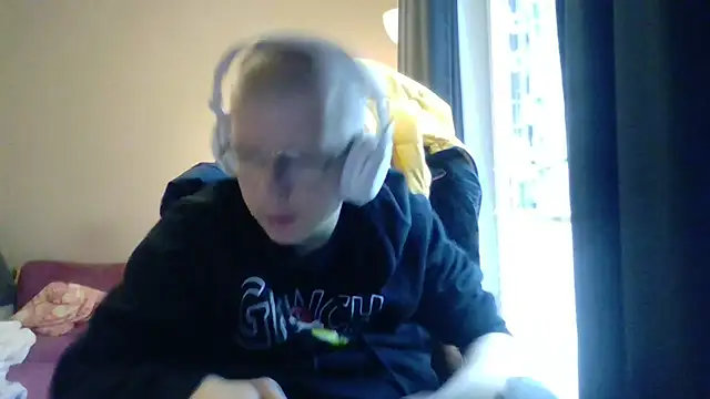 Snapshot of David250692 chatting on 11.20.25 David250692 online show from 11.20.25