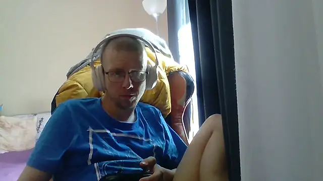 Snapshot of David250692 chatting on 05.27.26 David250692 online show from 05.27.26