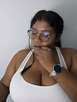 Snapshot of paola091 chatting on 05.19.26 paola091 online show from 05.19.26