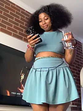 Snapshot of CurvyDesire1 chatting on 04.19.26 CurvyDesire1 online show from 04.19.26
