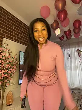 Snapshot of CurvyDesire1 chatting on 04.30.26 CurvyDesire1 online show from 04.30.26