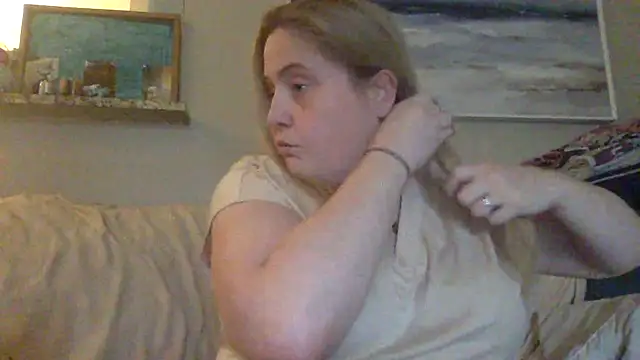 Snapshot of Hleigh327 chatting on 06.02.26 Hleigh327 online show from 06.02.26