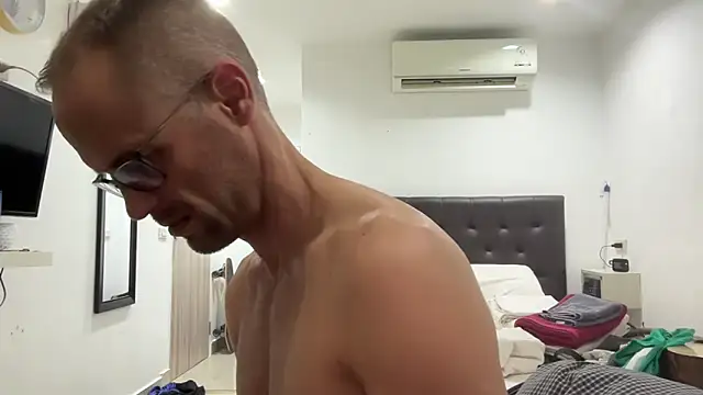 Snapshot of CamCrestXXX chatting on 12.10.24 CamCrestXXX online show from 12.10.24