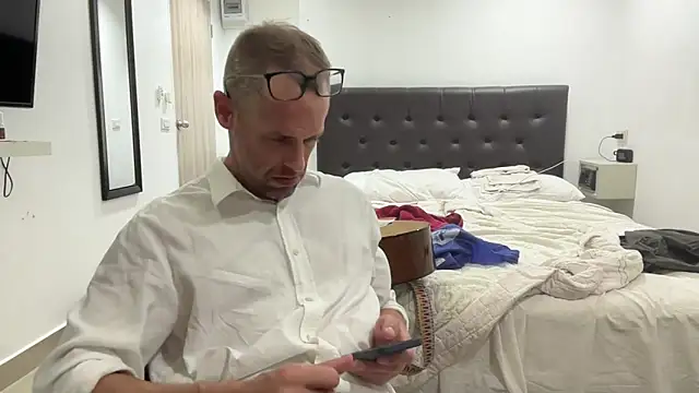 Snapshot of CamCrestXXX chatting on 12.13.24 CamCrestXXX online show from 12.13.24