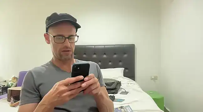 Snapshot of CamCrestXXX chatting on 12.20.24 CamCrestXXX online show from 12.20.24