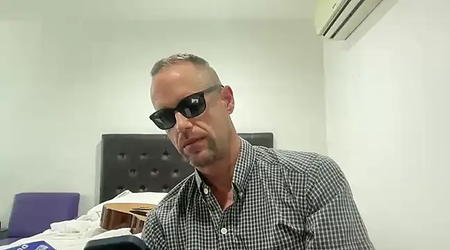 Snapshot of CamCrestXXX chatting on 12.22.24 CamCrestXXX online show from 12.22.24