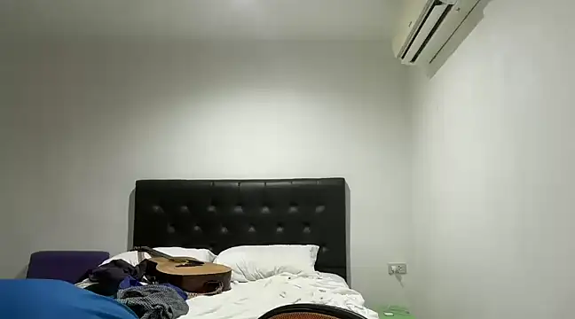 Snapshot of CamCrestXXX chatting on 12.22.24 CamCrestXXX online show from 12.22.24