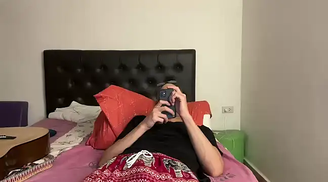 Snapshot of CamCrestXXX chatting on 01.15.25 CamCrestXXX online show from 01.15.25