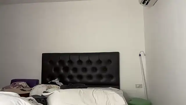 Snapshot of CamCrestXXX chatting on 01.29.25 CamCrestXXX online show from 01.29.25