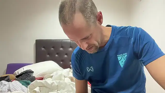 Snapshot of CamCrestXXX chatting on 02.06.25 CamCrestXXX online show from 02.06.25