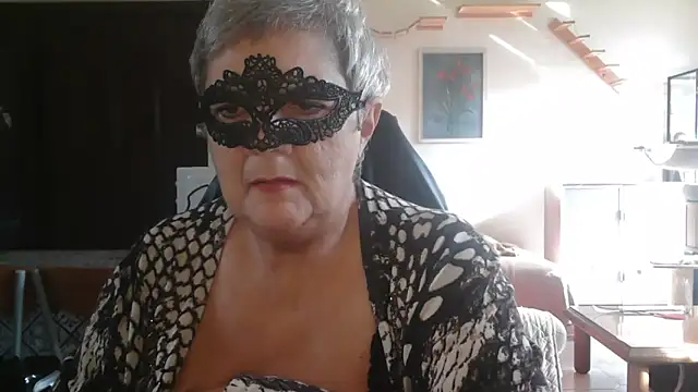 Snapshot of simona60 chatting on 10.11.25 simona60 online show from 10.11.25