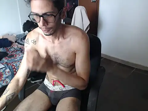 Snapshot of alisterxxx chatting on 07.20.26 alisterxxx online show from 07.20.26