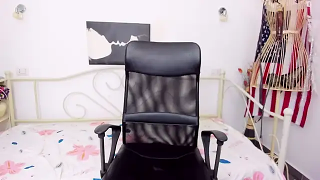 Snapshot of jessystarr chatting on 02.14.25 jessystarr online show from 02.14.25