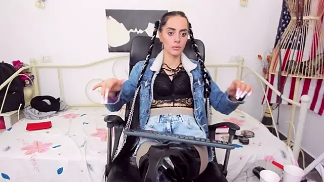 Snapshot of jessystarr chatting on 02.14.25 jessystarr online show from 02.14.25