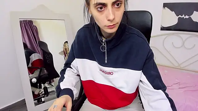 Snapshot of jessystarr chatting on 03.10.25 jessystarr online show from 03.10.25