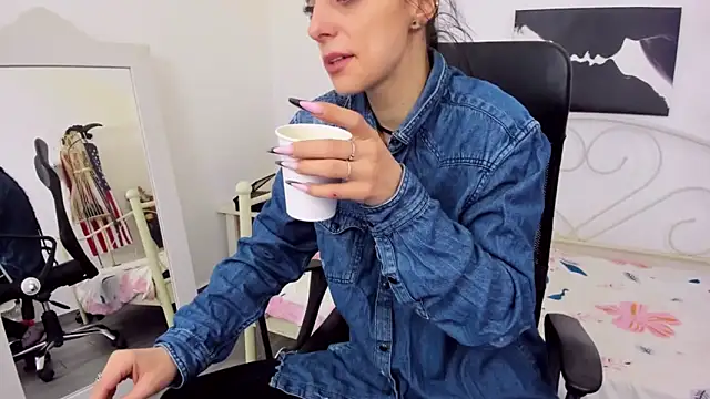 Snapshot of jessystarr chatting on 03.22.25 jessystarr online show from 03.22.25