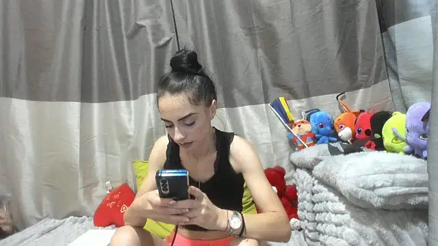 Snapshot of jessystarr chatting on 12.04.25 jessystarr online show from 12.04.25