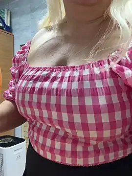 Snapshot of SabinaSweety chatting on 12.14.24 SabinaSweety online show from 12.14.24