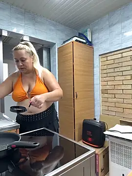 Snapshot of SabinaSweety chatting on 09.10.25 SabinaSweety online show from 09.10.25