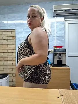 Snapshot of SabinaSweety chatting on 09.19.25 SabinaSweety online show from 09.19.25