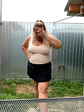 Snapshot of SabinaSweety chatting on 09.24.25 SabinaSweety online show from 09.24.25