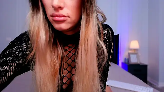 ElizzaBubble online show from 01.25.25