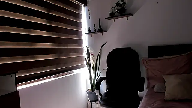 Snapshot of Ariella_tits chatting on 02.06.26 Ariella tits online show from 02.06.26