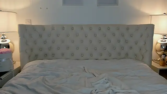 JessicaJames23 online show from 12.21.24