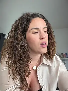 Clara-xoxo online show from 02.18.26