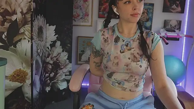 Snapshot of makiyahbelle chatting on 05.14.26 makiyahbelle online show from 05.14.26