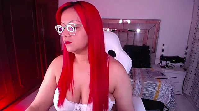 Snapshot of salomecastro_ chatting on 10.28.25 salomecastro online show from 10.28.25