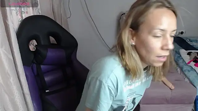 Snapshot of cristin_doll_ chatting on 02.25.26 cristin doll online show from 02.25.26