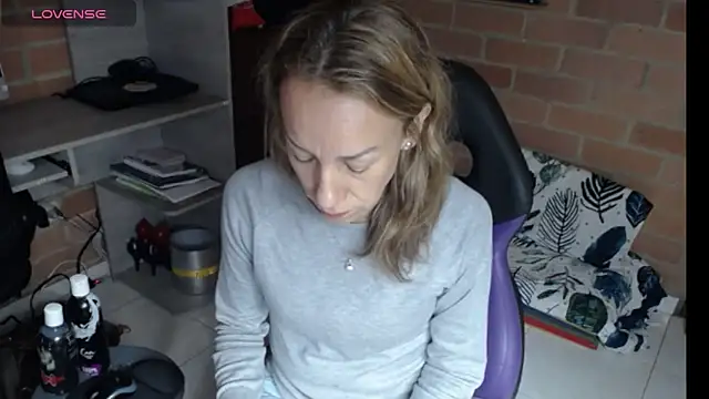 Snapshot of cristin_doll_ chatting on 06.19.26 cristin doll online show from 06.19.26