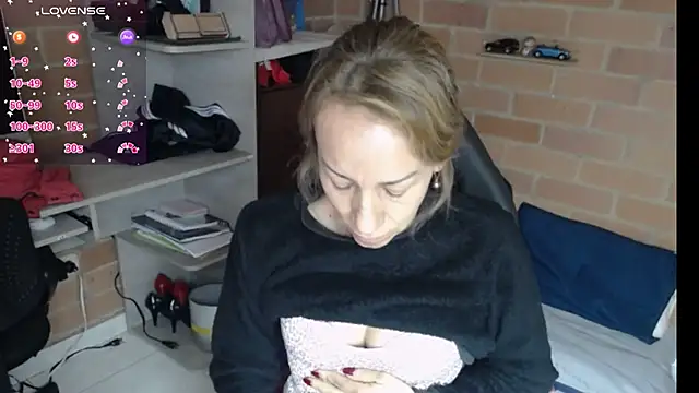 Snapshot of cristin_doll_ chatting on 07.11.26 cristin doll online show from 07.11.26