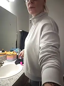 HollyTattoo online show from 01.22.25