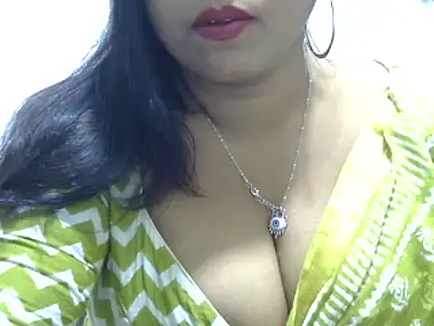 Snapshot of ROSEE_MERRYYYY chatting on 02.15.25 ROSEE MERRYYYY online show from 02.15.25