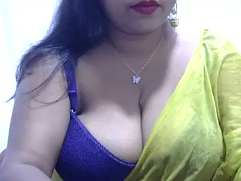 Snapshot of ROSEE_MERRYYYY chatting on 02.20.25 ROSEE MERRYYYY online show from 02.20.25