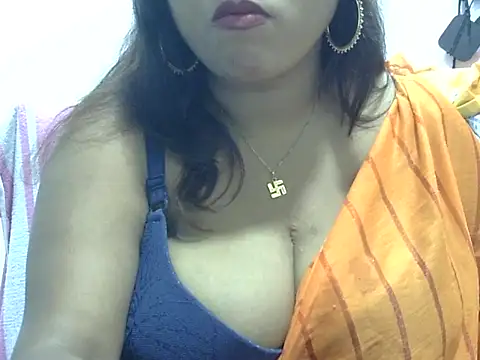 Snapshot of ROSEE_MERRYYYY chatting on 04.01.26 ROSEE MERRYYYY online show from 04.01.26