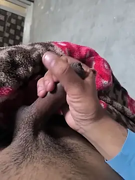 Snapshot of winterison chatting on 12.04.25 winterison online show from 12.04.25