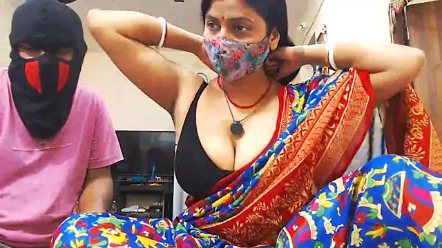 Snapshot of Elina_Raj chatting on 02.05.25 Elina Raj online show from 02.05.25